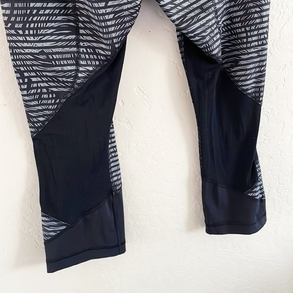 🌿Final Sale
Lululemon Run Top Speed Crop Luxtreme Striped Tropical Legging - Picture 7 of 10